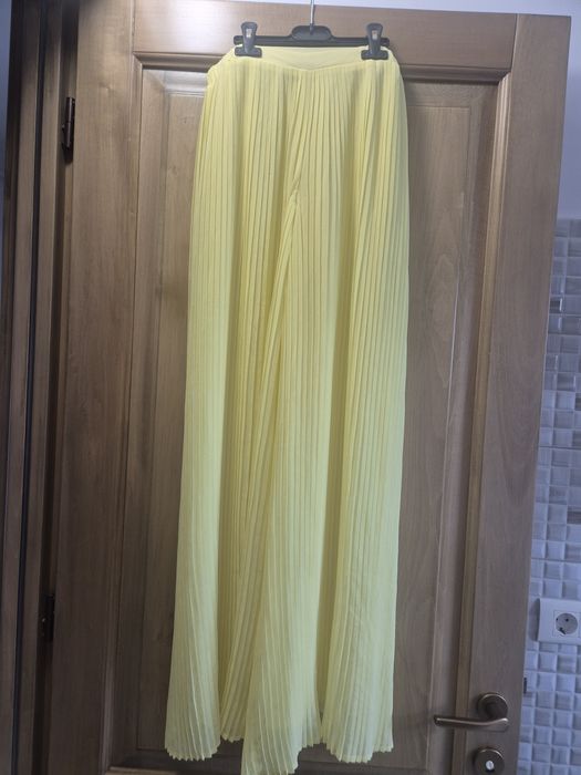 Pantaloni plisați Zara