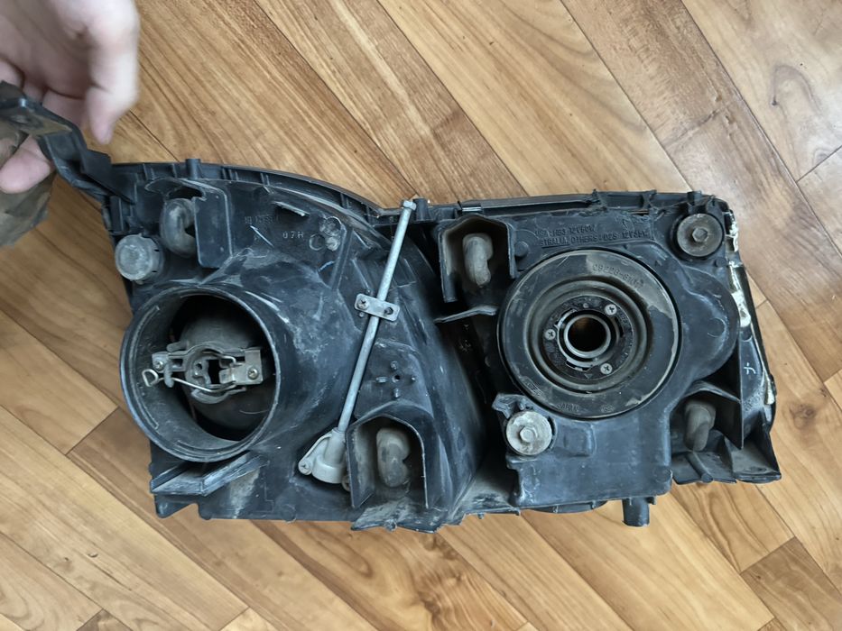 Фары от лексус 470