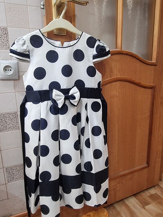 Нарядное платье на 5-7 лет