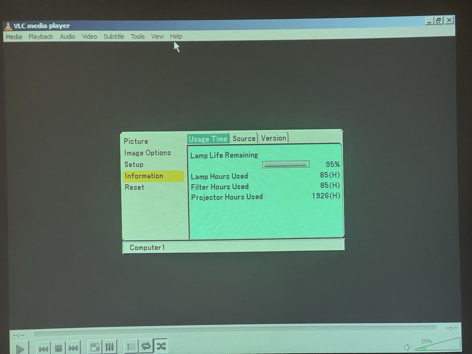 Vand videoproiector stare buna de functionare 95% viata bec