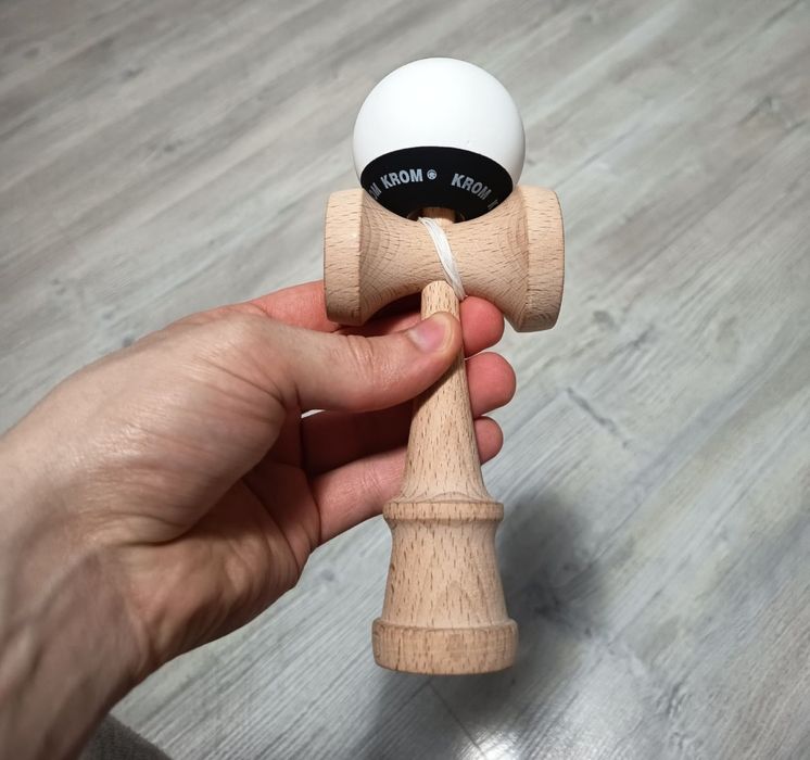 NEW! Kendama Krom.