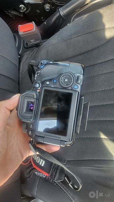 Canon EOS 80D fotoapparat sotiladi