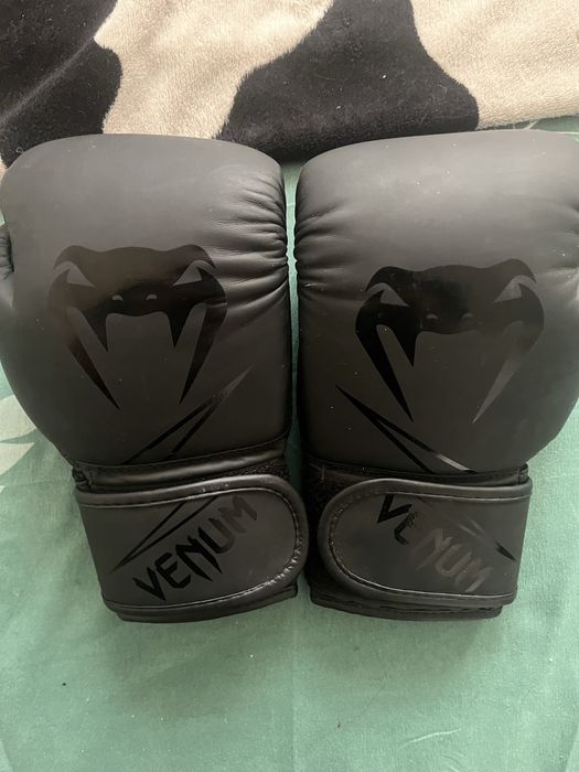 Manus box venum 8 oz