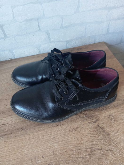 Продам туфли на мальчика