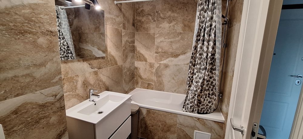 Închiriez apartament