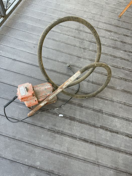 Вибратор для утрамбовки бетона