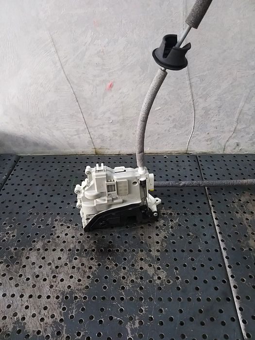 Broasca usa stanga spate audi a4 b9 8w 8x0839015e