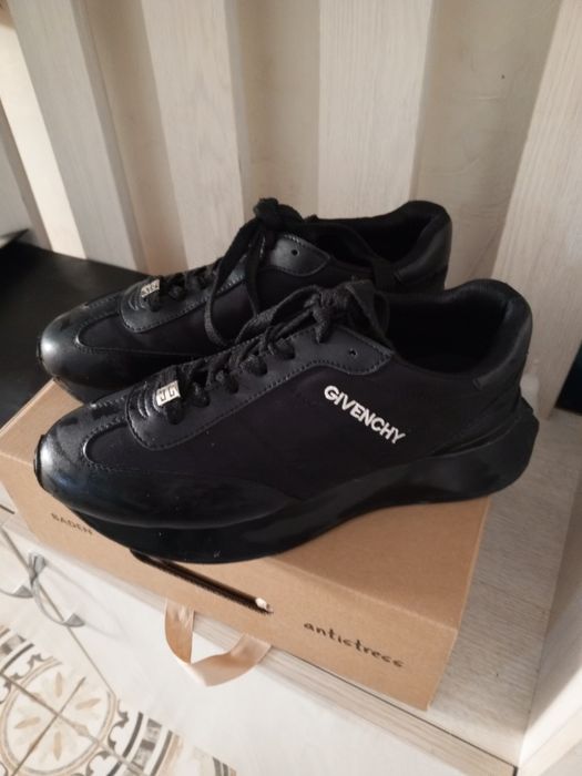 Кроссовки Givanci