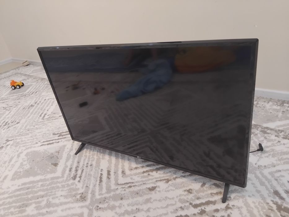 Продам Телевизор LG,