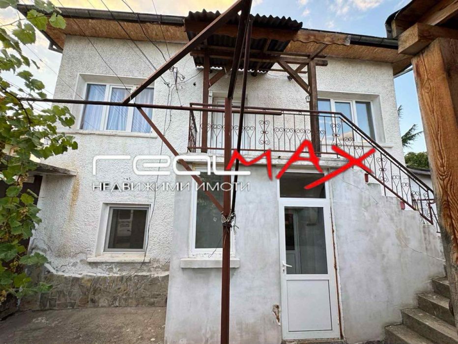 Продава къща в гр Мъглиж