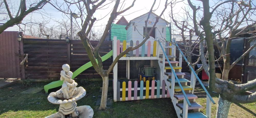 Se vinde căsuța din livada.