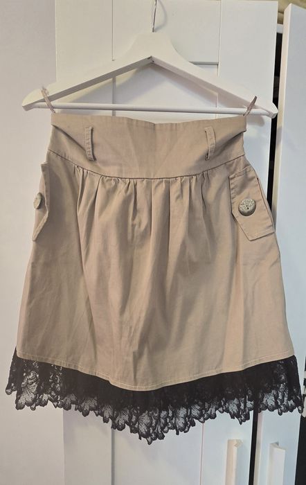 Fustă damă bej cu dantelă neagră