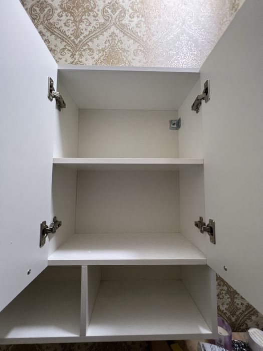 Навесной шкафчик