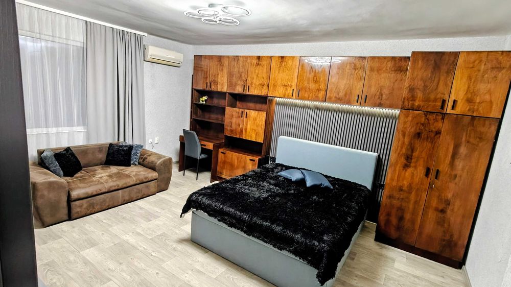 Дава се под наем Четиристаен апартамент в Варна, Червен площад - 100 кв.м за 900 € - Снимка #10