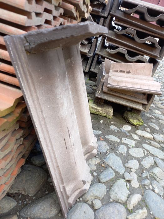 Țiglă de creasta din beton tip Bramac Skandia culoare maro