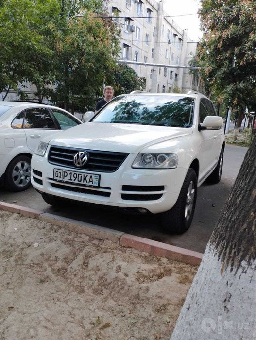 Продается ухоженный автомобиль Volkswagen Touareg.