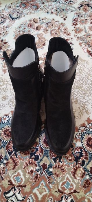 Турецкий кожаный сапог сотилади.