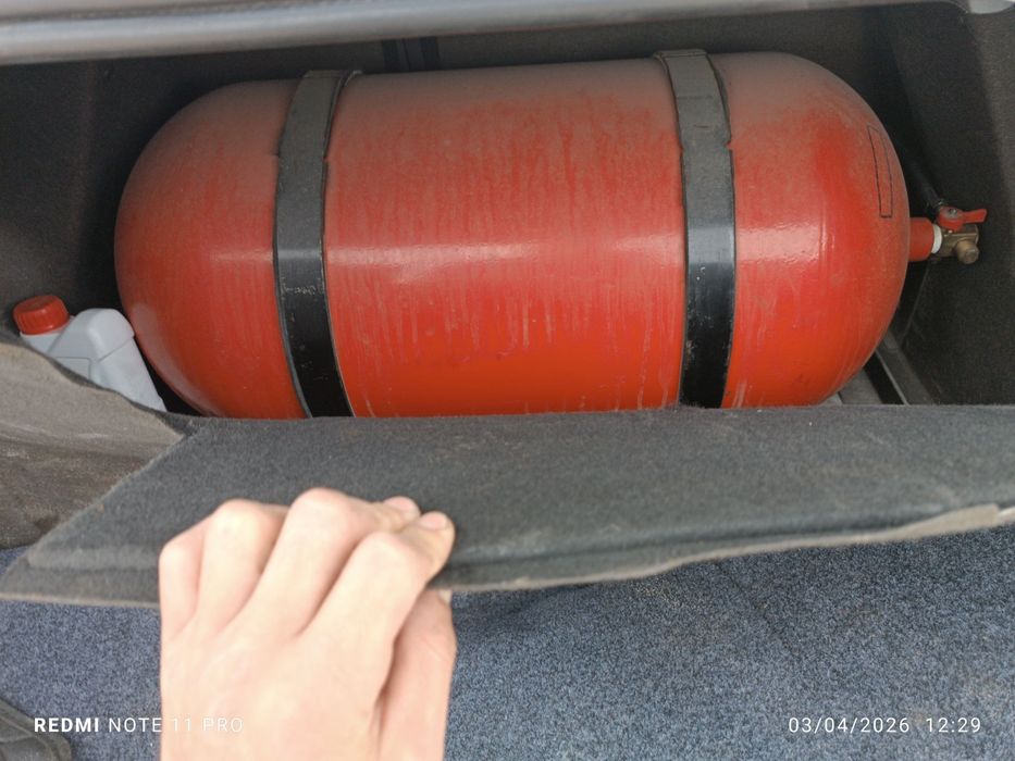 Mashina soz holatda yangi balon kraskasi toza