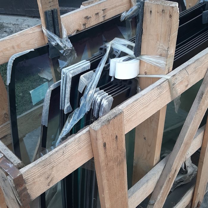 Автостекло и оптом и розница город Аркалык