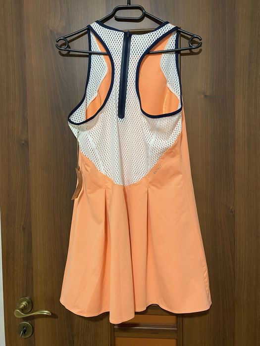 Vând rochiță sport