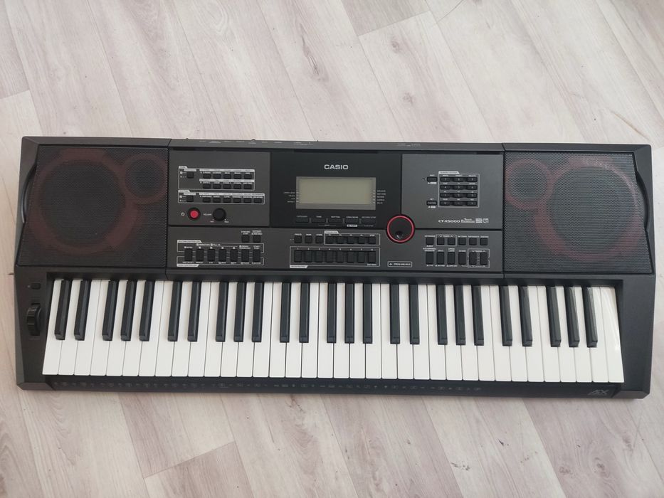 Музыкальный синтезатор профессиональный