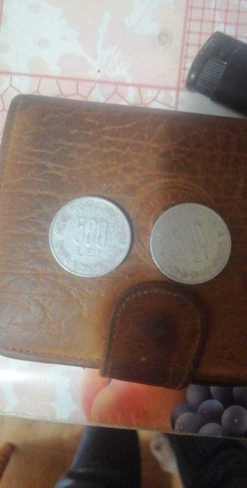 Vând 2 monede vechi 500lei an 1999