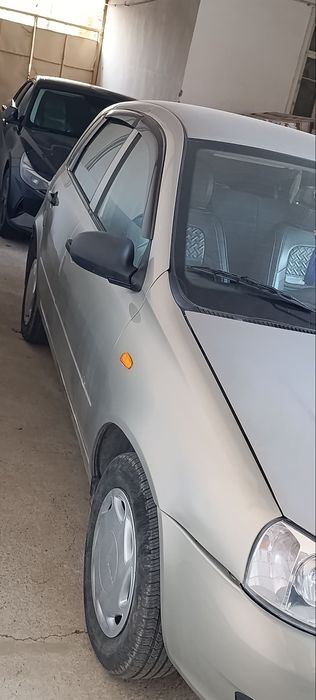 Lada kalina sotiladi