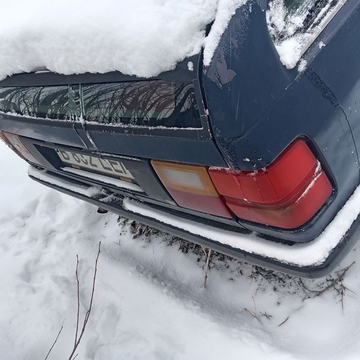 Ауди A6 универсал 2.3 1989