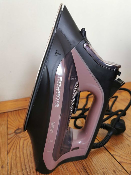 Парна ютия "Ровента" 2600W