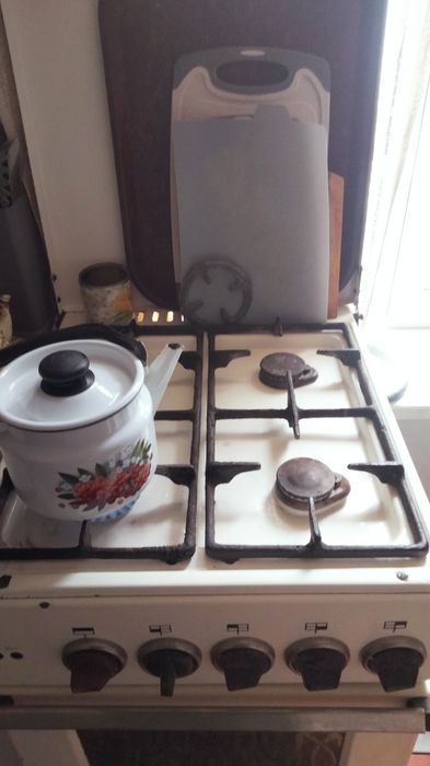 Продам газ плиту