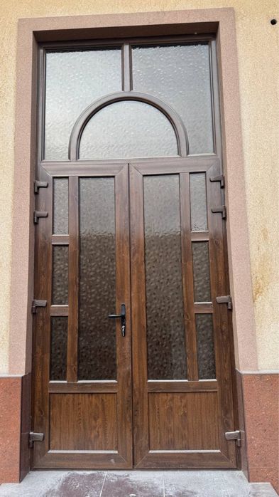 Akfa eshikla sotiladi 3 ta