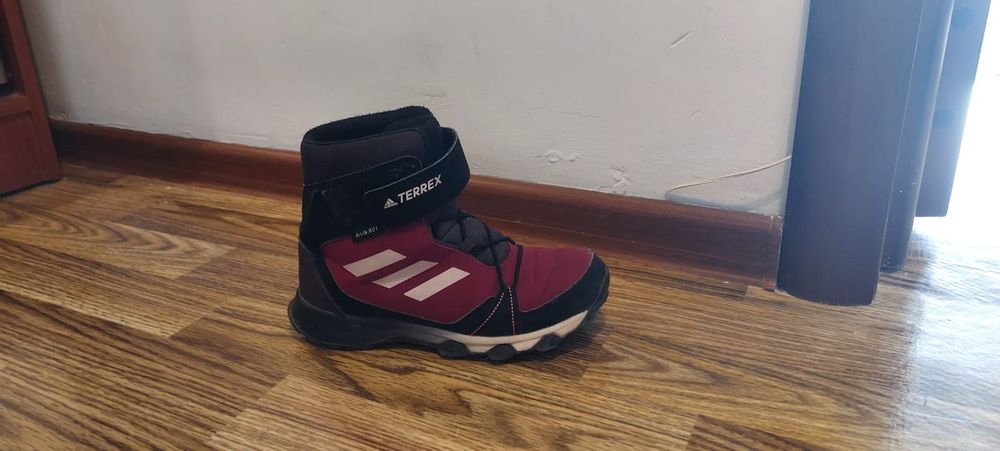 Продам детские ботинки