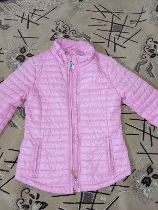 Продам куртки каждая по 2000т