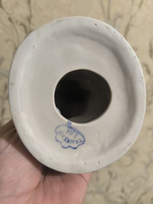 Фарфоровая статуэтка.