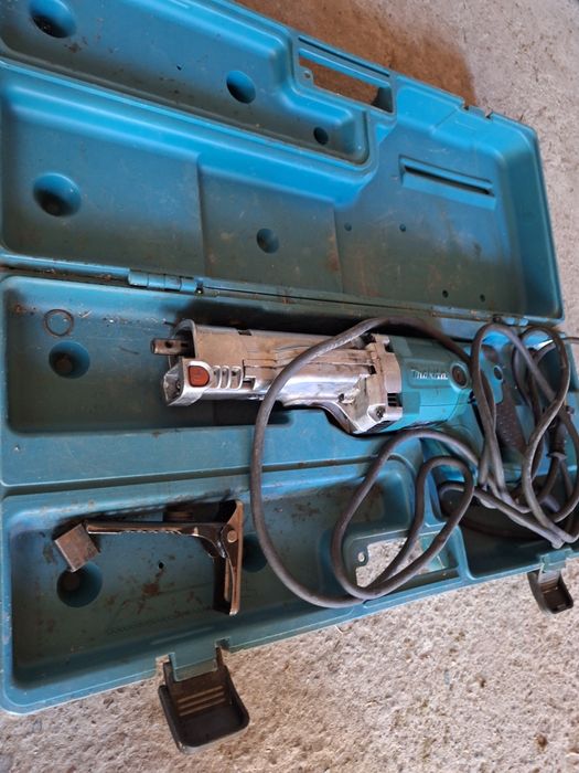 Fierăstrău sabie makita,  funcțională,  cu excepția sistemului de panz