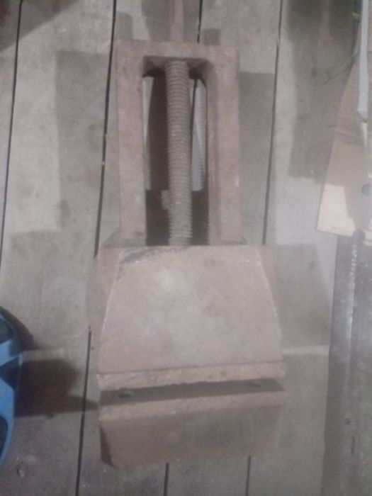 Продам тиски советский