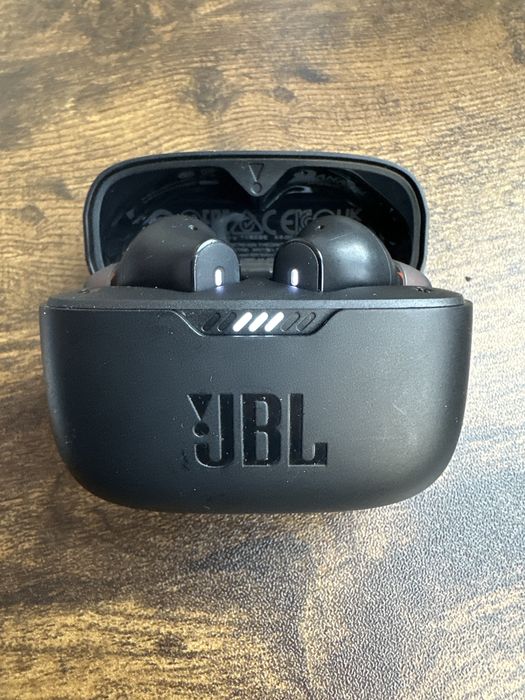 Casti JBL Tune 230 NC