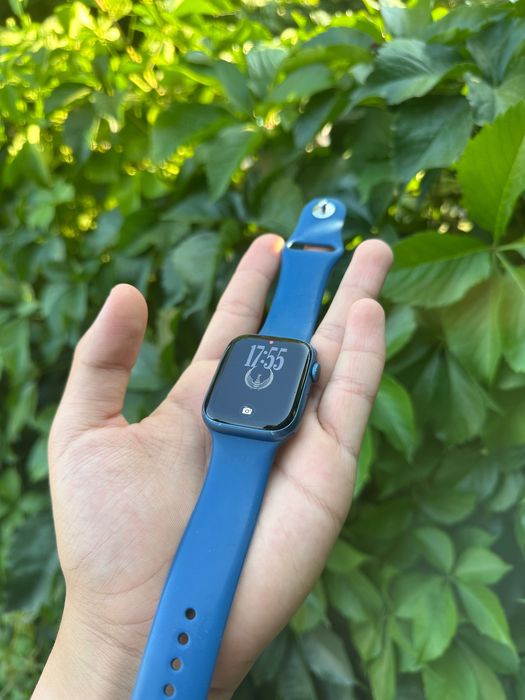 Apple Watch 7 blue