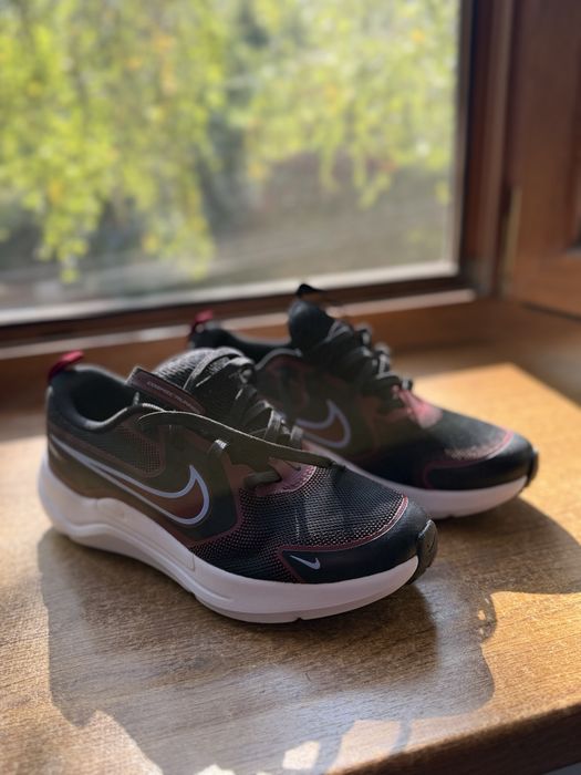 Nike Cosmic Runner