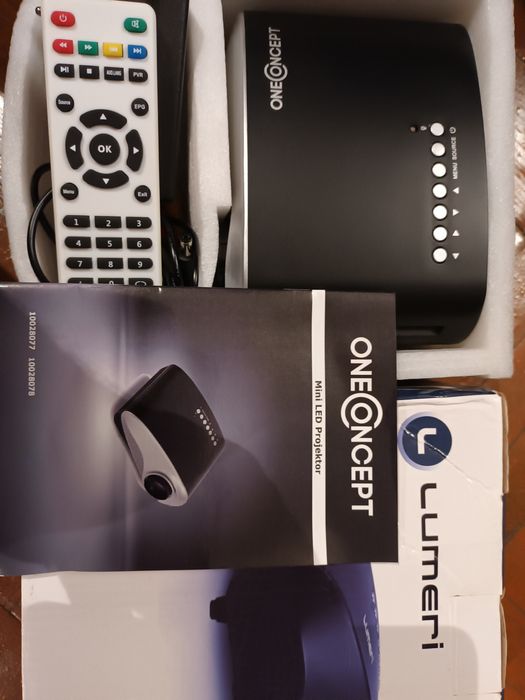 proiector lcd lumeri