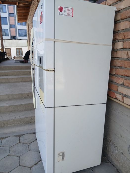 Холодильник LG  в хорошем состоянии