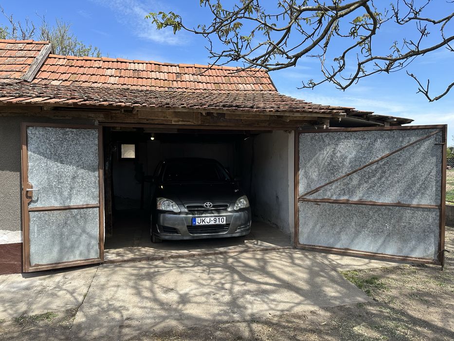 Vand casa Ungaria 15km de la vama Bors