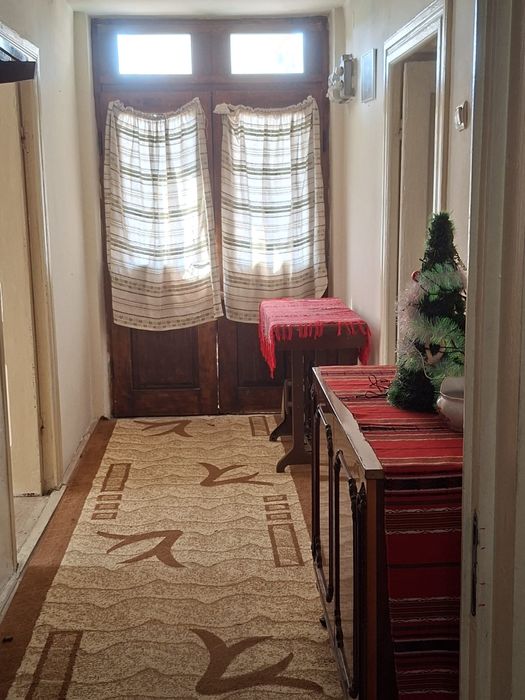 Vând casă în Bărbătești, Vâlcea – curte generoasă + utilități + Fanar