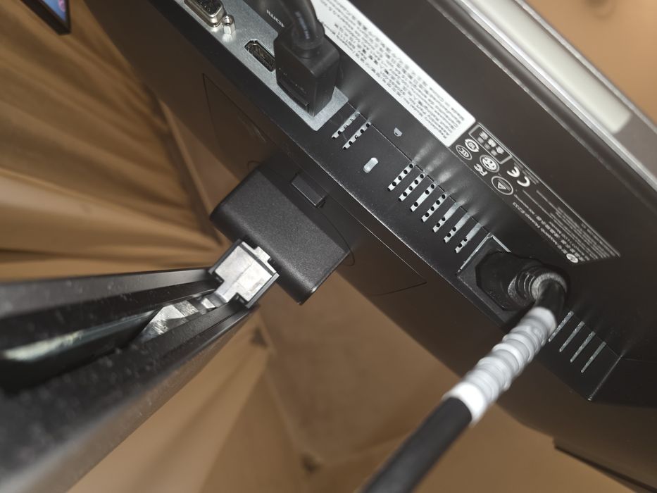 1 или 2 Мониторa HP E233 60Hz Като Нови