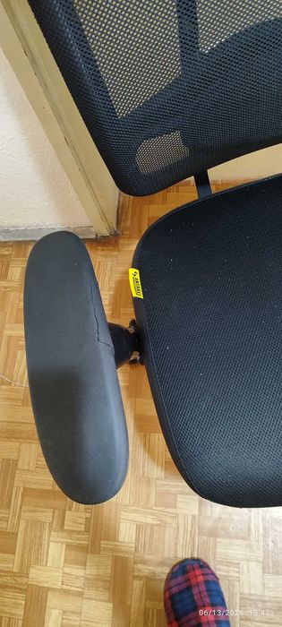 Стол за гейминг/хоум офис с ергономичен дизайн