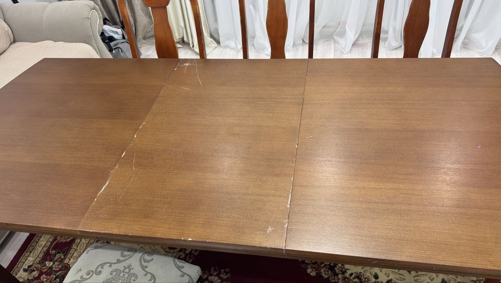 Продается стол для гостинный
