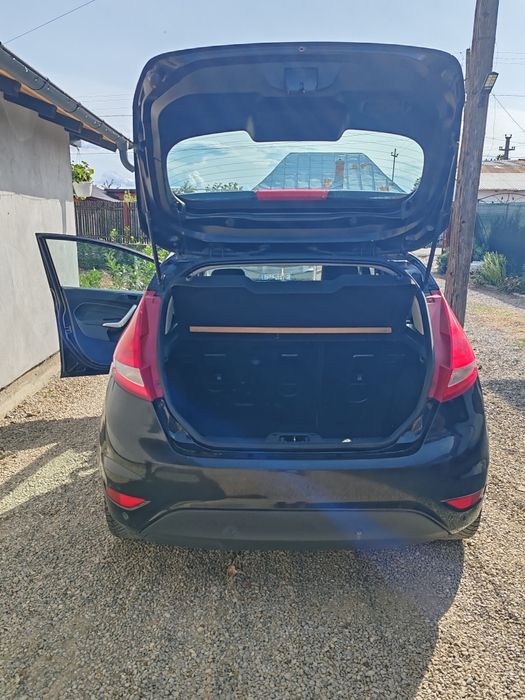 Vând Ford Fiesta