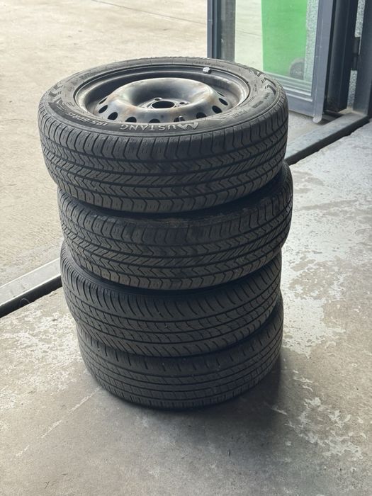 195/60 R15 yaxshi holatda