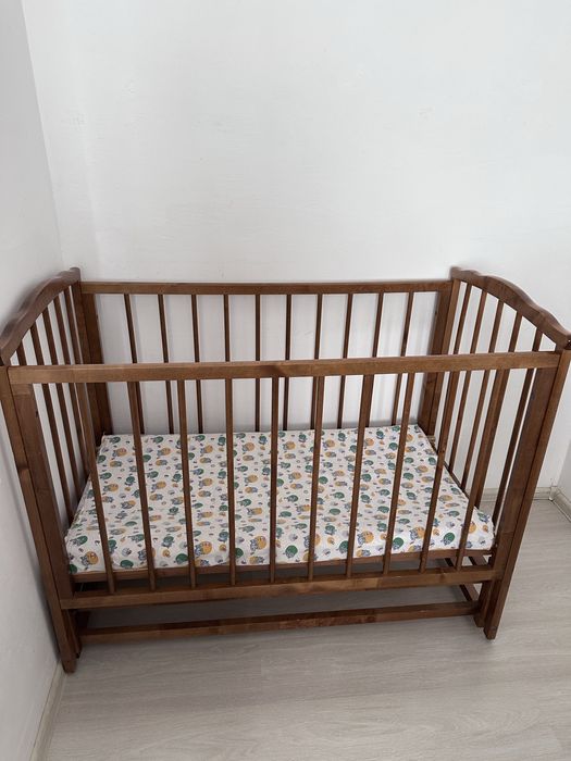 Продам кроватку с матрасом