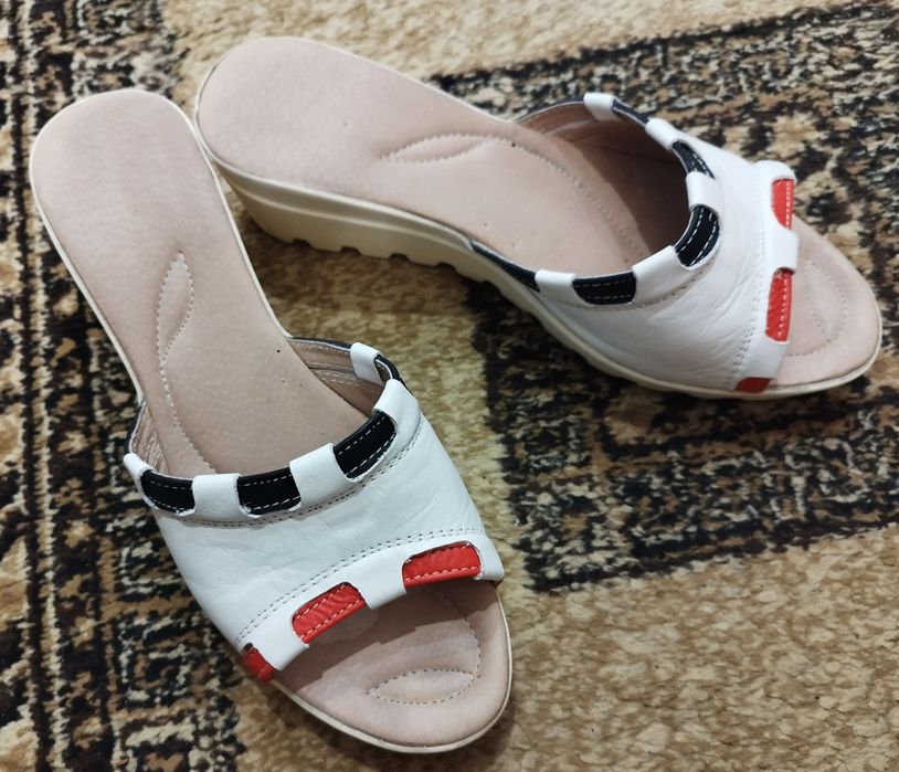 Сандали бежови 40 номер.